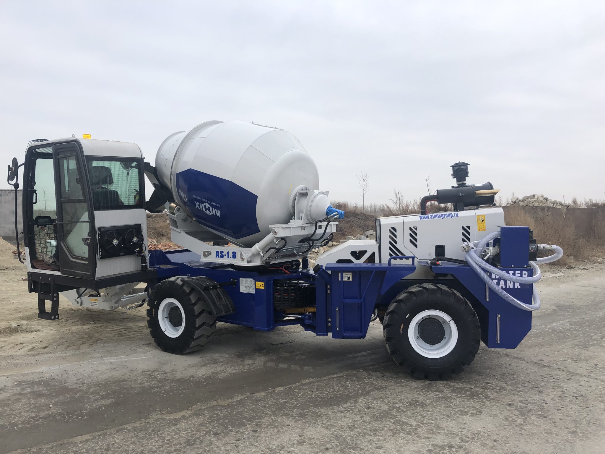 Applications of Self Loading Concrete Mixers in Construction Work